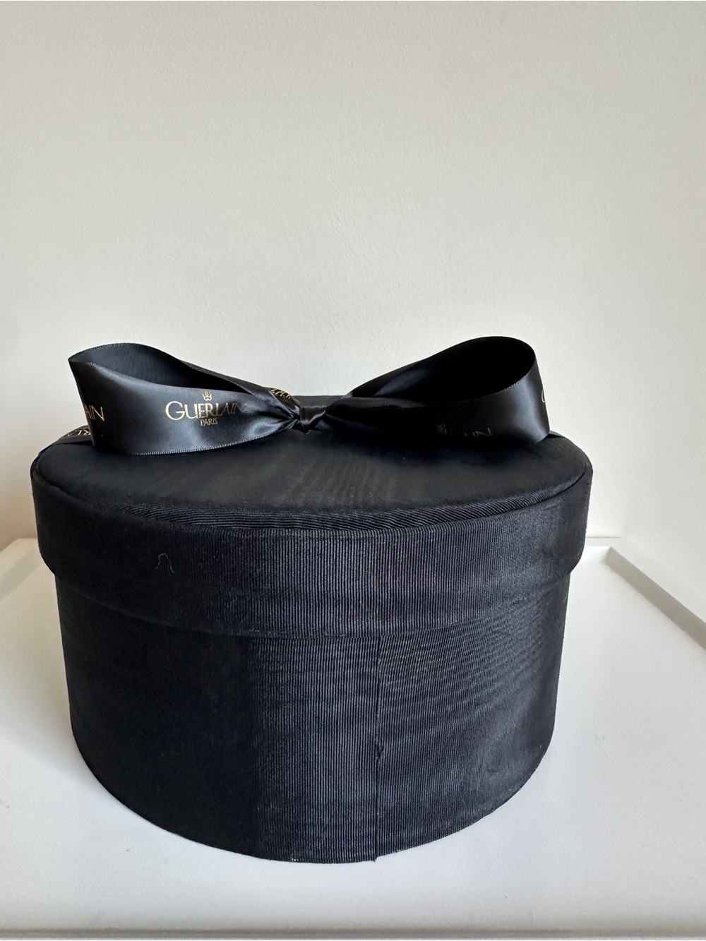 GUERLAIN Paris Round Storage Box Black Moire Fabric Ribbon Bow Gold Foil - Picture 10 of 13